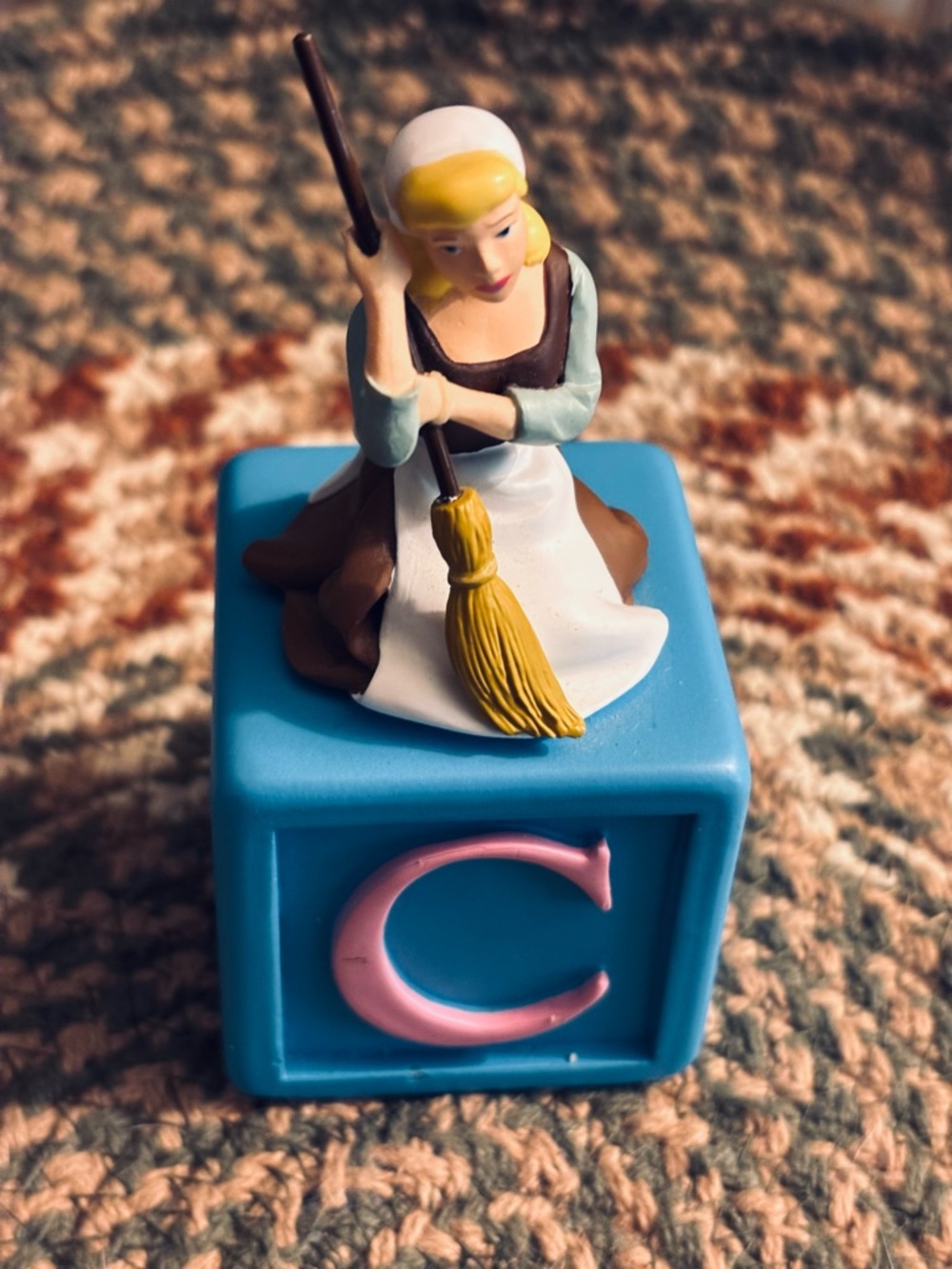 Grolier Disney Alphabet Letter Pink “C” Ceramic Block With Cinderella Figurine